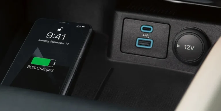 ford-escape-2024-suv-hibrida-tecnologia-cargador-usb-carga-inalambrica