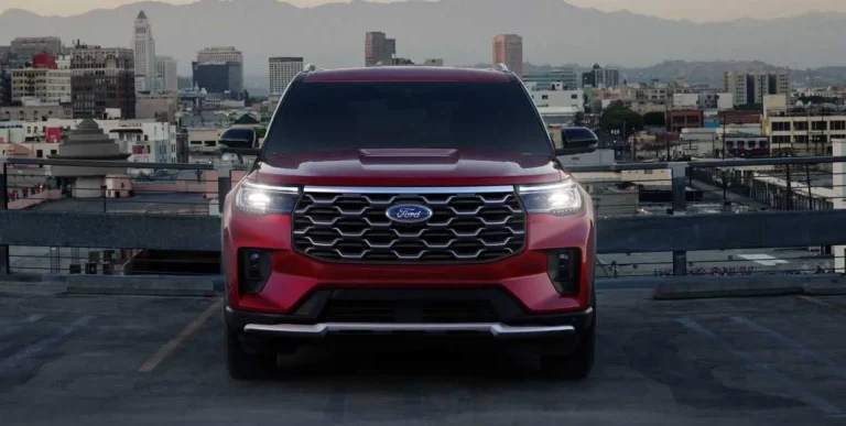 ford-explorer-2025-camioneta-suv-renovada-parrilla-faros-fascia
