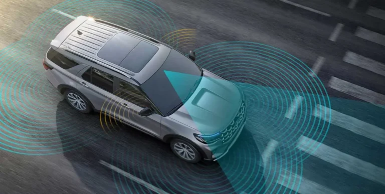 ford-explorer-2025-camioneta-suv-tecnologia-sensores-radares-seguridad