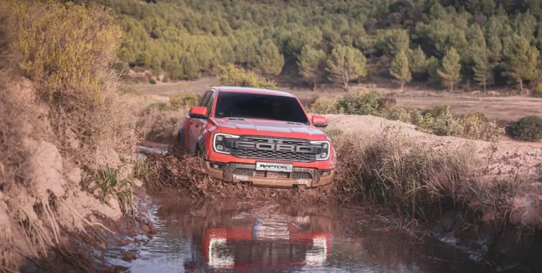 ford-ranger-raptor-2024-camioneta-pickup-4x4-todoterreno-lodo-vadeo