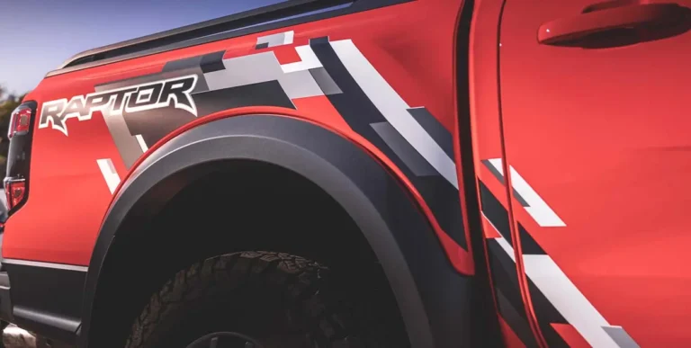 ford-ranger-raptor-2024-pickup-4x4-diseno-exterior-llanta-distintivos